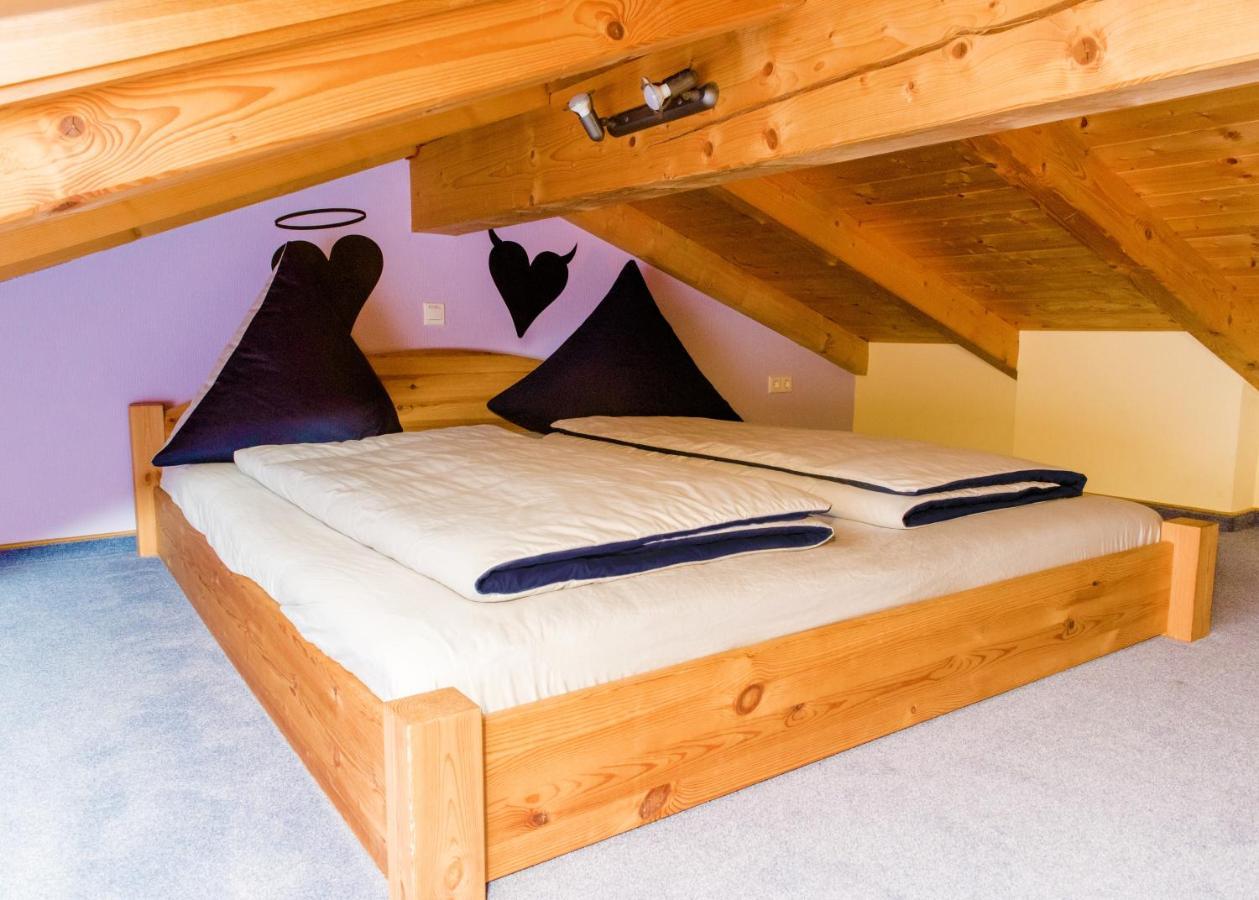 Ferienhaus Hexenschlummer - Schlafzimmer und romantischer Schlafboden Thale Exterior foto